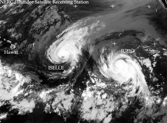 Ciclones tropicales ISELLE y JULIO en imagen infrarroja, 6 agosto 2014, 06 UTC.