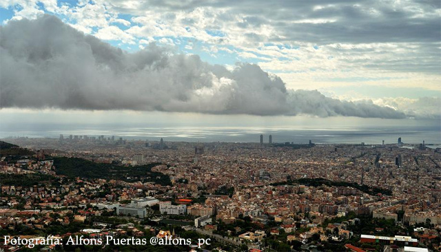 Nube rodillo o Roll Cloud vista desde Barcelona.