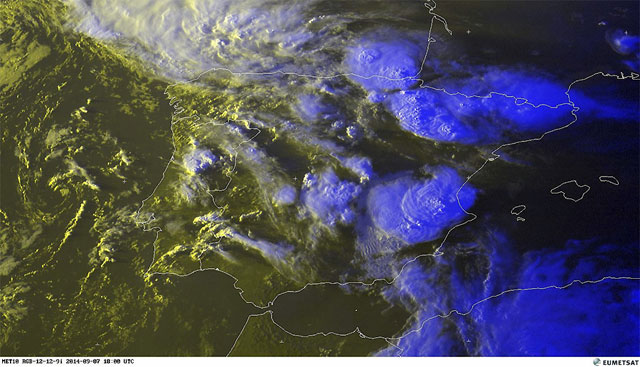 Imagen visible y falso color RGB de las tormentas de ayer. Meteosat 10, 18 UTC.