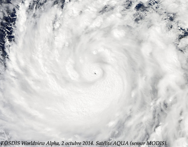 Imagen visible del tifón Phanfone. Satélite AQUA (sensor MODIS), 2 octubre 2014.