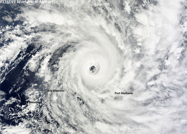 Ciclón tropical Bansi, 15 enero 2015, 06:15 UTC. Satélite TERRA (sensor MODIS).