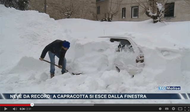 Captura de vídeo de la enorme nevada en Capracotta, Italia.