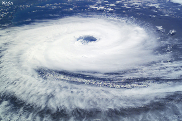 Huracán catarina, fotografiado desde la Estación Espacial Internacional, 27 marzo 2004. Crédito: NASA.