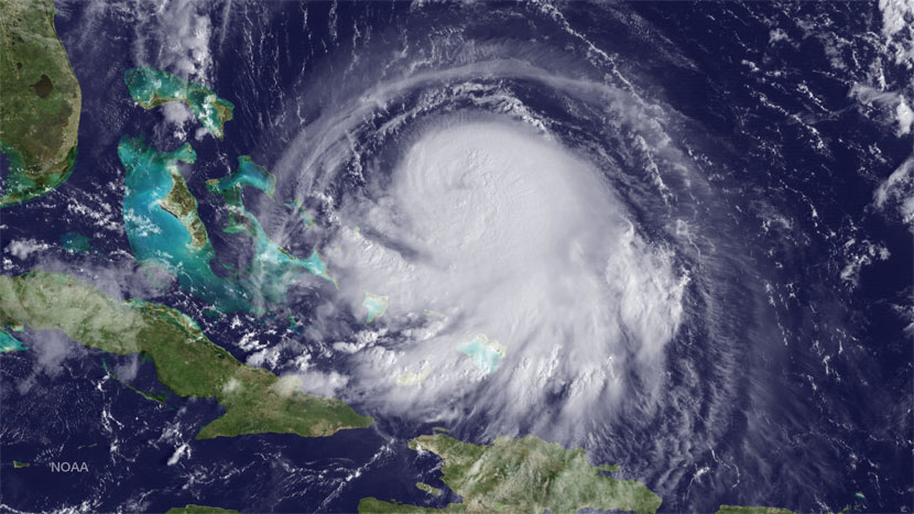 Imagen visible del huracán Joaquín fortaleciéndose ayer, 30 septiembre 2015. Crédito: NOAA.