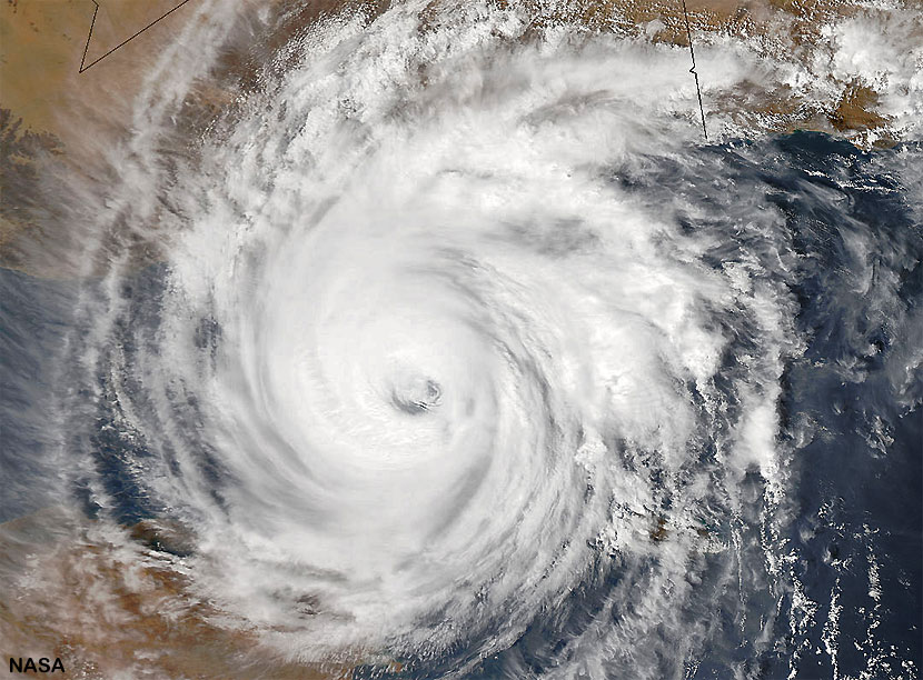 Imagen visible de alta resolución del ciclón tropical Chapala aproximándose a Yemen, en el Golfo de Omán (Mar Arábigo). Satélite AQUA (sensor MODIS), 2 noviembre 2015.