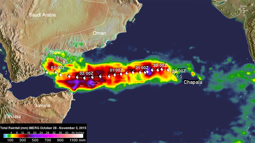 Trayectoria seguida y precipitaciones dejadas por el ciclón tropical Chapala desde su nacimiento hasta su impacto en la costa de Yemen. Crédito: NASA.