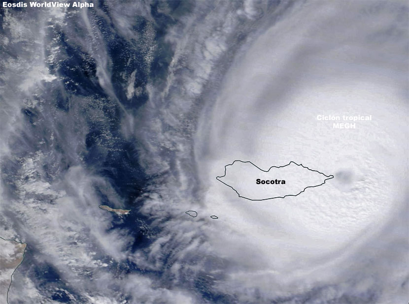 Imagen visible del ciclón tropical Megh acercándose a la isla de Socotra, 8 noviembre 2015. Satélite TERRA (sensor MODIS).