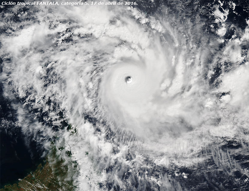 Imagen visible de alta resolución del ciclón tropical Fantala al noreste de Madagascar, 17 de abril de 2016.