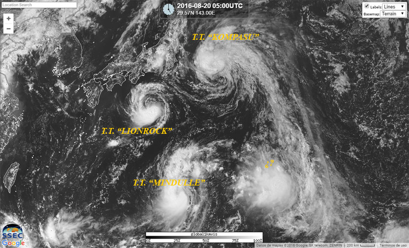 Tres tempestades tropicales simultáneas (Kompasu, Lionrock y Mindulle), y otra posible depresión tropical, en interacción. 20 de agosto de 2016, 05 UTC.